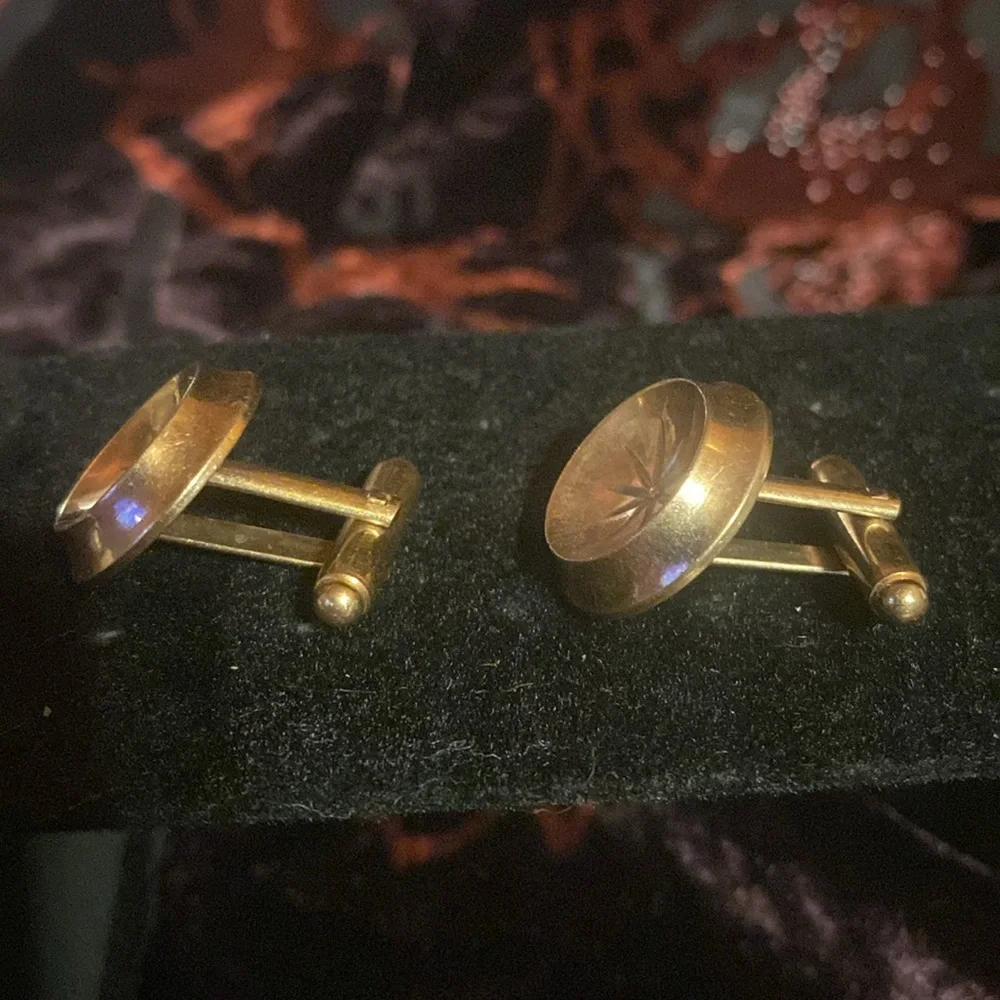 Set of 2 vintage cuff links.  Gold tone/ silver tone. Silver pair are Anson